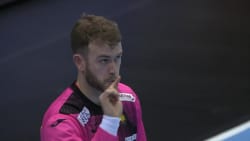 VIDEO Spansk stjernekeeper har spændt flitsbuen: To pletskud fra mål til mål