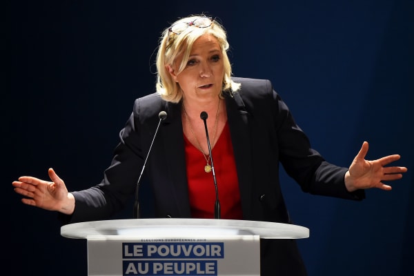 Fra 'bizar' til 'karismatisk': DF's tone overfor Le Pen har ændret karakter